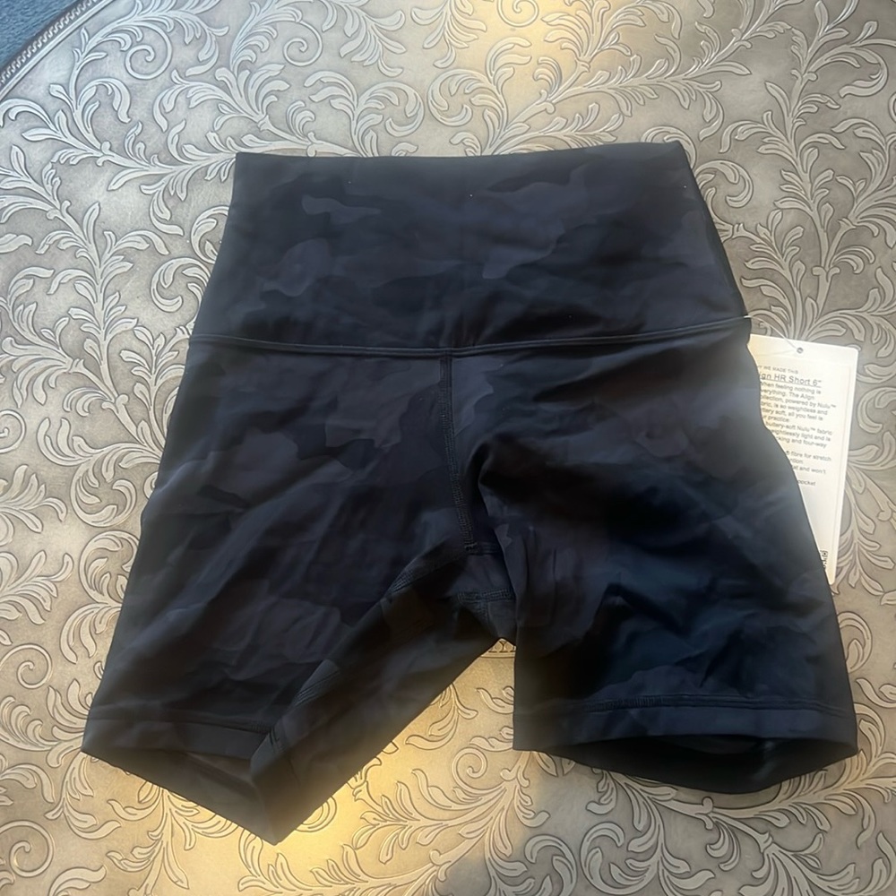 NWT 🍋 Lululemon Black & Grey Camo Align High Rise 6” Short Size 4